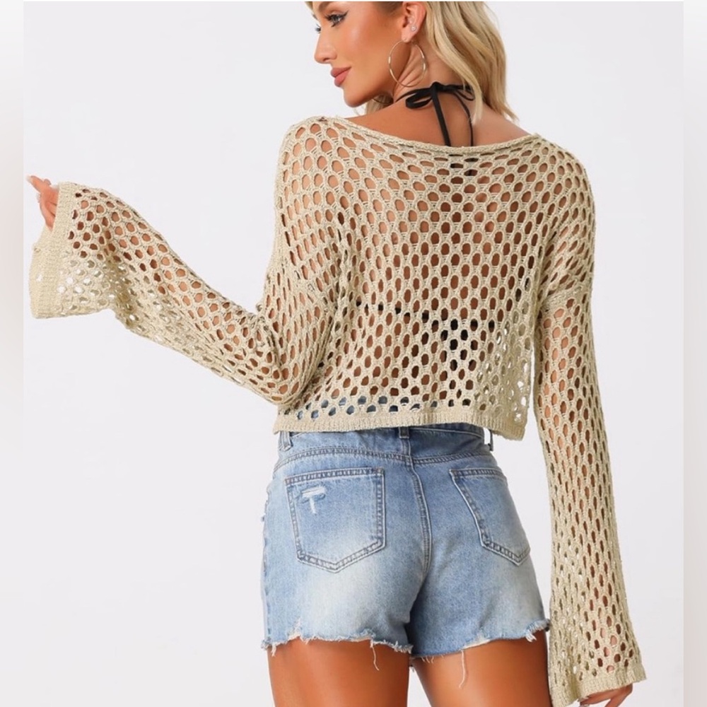 3 Hollow Out Bell Sleeve Crop Top Size Large NWOT